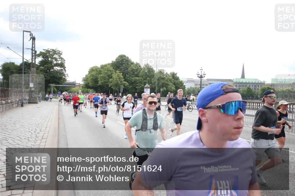 29.06.2025 - hella hamburg halbmarathon Jannik Wohlers http://msf.ph/oto/8151624 29.06.2025 10:35:55 Lombardsbrücke 1008, 1010, 1102, 1224, 1780, 1835, 3398, 3404, 3699, 3741, 4245, 4442, 4937, 5012, 5246, 5427, 5540, 5573, 5666, 5747, 5809, 5919, 6092, 6093, 6417, 6667, 6896, 7086, 7111, 7140, 7275, 7575, 7576, 7632, 8498, 8530, 8581, 9115, 9117, 9229, 9978, 10024, 10112, 10146, 10336, 10341, 10577, 10984, 11010, 11541, 11637, 12343, 12493, 12660, 12661, 13227, 13422, 13600, 13679, 14251, 14296, 15075, 15078, 15234, 15370, 15587, 15617, 15618, 15676, 15677, 15876 meine-sportfotos.de