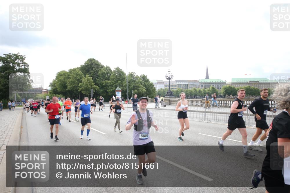29.06.2025 - hella hamburg halbmarathon Jannik Wohlers http://msf.ph/oto/8151661 29.06.2025 10:35:57 Lombardsbrücke 1102, 1224, 1835, 3398, 3404, 3699, 3741, 4245, 4442, 4937, 5012, 5246, 5427, 5540, 5573, 5747, 5809, 5919, 6092, 6093, 6190, 6417, 6667, 6896, 7111, 7140, 7575, 7576, 7632, 8498, 8530, 8581, 8945, 9115, 9117, 9229, 9918, 9978, 10024, 10112, 10146, 10336, 10341, 10577, 10984, 11010, 11541, 11637, 12343, 12493, 12660, 12661, 13227, 13422, 13445, 13600, 13679, 14296, 15075, 15234, 15370, 15568, 15587, 15617, 15618, 15676, 15677, 15707, 16239, 18226 meine-sportfotos.de