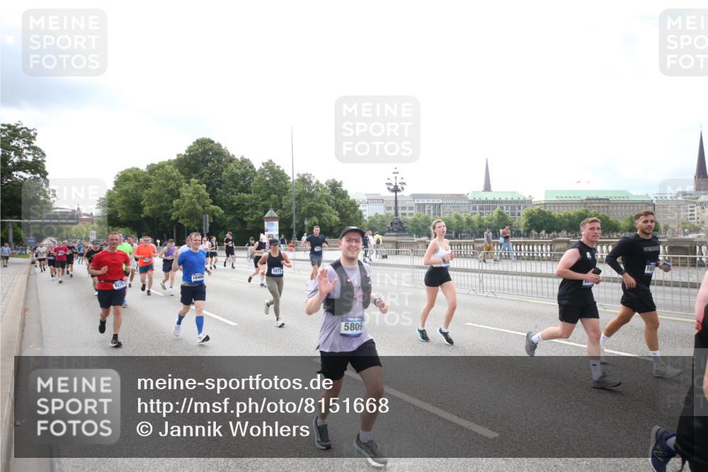 29.06.2025 - hella hamburg halbmarathon Jannik Wohlers http://msf.ph/oto/8151668 29.06.2025 10:35:57 Lombardsbrücke 1102, 1224, 1835, 3398, 3404, 3699, 3741, 4245, 4442, 4937, 5012, 5246, 5427, 5540, 5573, 5747, 5809, 5919, 6092, 6093, 6190, 6417, 6667, 6896, 7111, 7140, 7575, 7576, 7632, 8498, 8530, 8581, 8945, 9115, 9117, 9229, 9918, 9978, 10024, 10112, 10146, 10336, 10341, 10577, 10984, 11010, 11541, 11637, 12343, 12493, 12660, 12661, 13227, 13422, 13445, 13600, 13679, 14296, 15075, 15234, 15370, 15568, 15587, 15617, 15618, 15676, 15677, 15707, 16239, 18226 meine-sportfotos.de