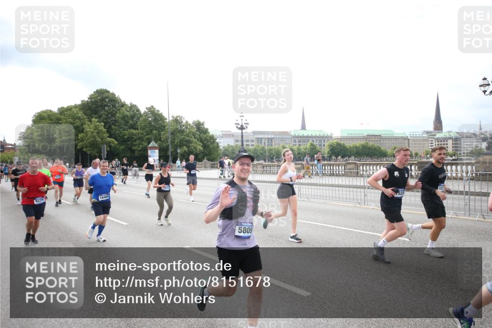 29.06.2025 - hella hamburg halbmarathon Jannik Wohlers http://msf.ph/oto/8151678 29.06.2025 10:35:58 Lombardsbrücke 1102, 1224, 1835, 2124, 3398, 3404, 3428, 3699, 3741, 4245, 4442, 4937, 5012, 5246, 5427, 5540, 5573, 5747, 5809, 5919, 6092, 6093, 6190, 6417, 6667, 7111, 7140, 7575, 7576, 7632, 8498, 8530, 8581, 8945, 9115, 9117, 9229, 9918, 9978, 10024, 10112, 10146, 10336, 10341, 10577, 10984, 11010, 11541, 11637, 12343, 12493, 12660, 12661, 13227, 13422, 13445, 13679, 14296, 15234, 15370, 15568, 15587, 15617, 15618, 15676, 15677, 15707, 16239, 18226 meine-sportfotos.de