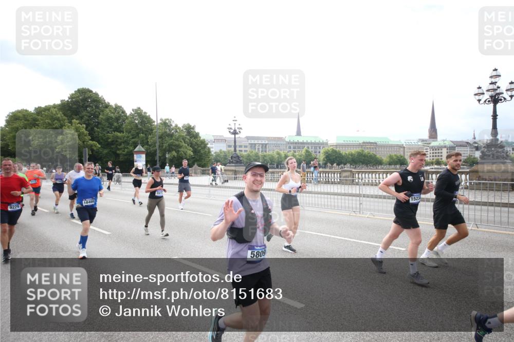 29.06.2025 - hella hamburg halbmarathon Jannik Wohlers http://msf.ph/oto/8151683 29.06.2025 10:35:58 Lombardsbrücke 1102, 1224, 1835, 2124, 3398, 3404, 3428, 3699, 3741, 4245, 4442, 4937, 5012, 5246, 5427, 5540, 5573, 5747, 5809, 5919, 6092, 6093, 6190, 6417, 6667, 7111, 7140, 7575, 7576, 7632, 8498, 8530, 8581, 8945, 9115, 9117, 9229, 9918, 9978, 10024, 10112, 10146, 10336, 10341, 10577, 10984, 11010, 11541, 11637, 12343, 12493, 12660, 12661, 13227, 13422, 13445, 13679, 14296, 15234, 15370, 15568, 15587, 15617, 15618, 15676, 15677, 15707, 16239, 18226 meine-sportfotos.de