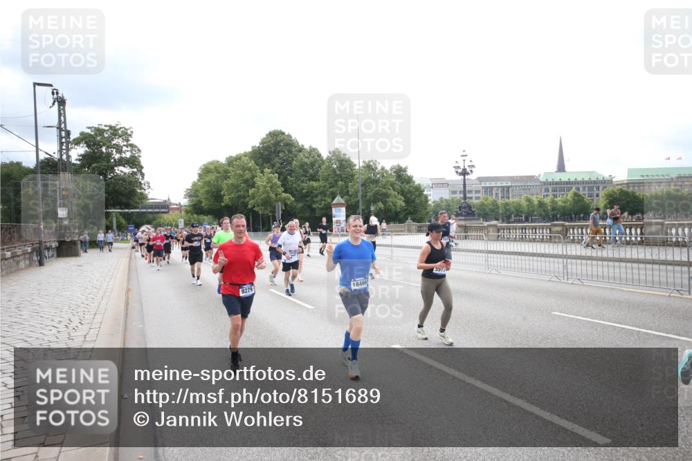 29.06.2025 - hella hamburg halbmarathon Jannik Wohlers http://msf.ph/oto/8151689 29.06.2025 10:35:58 Lombardsbrücke 1102, 1224, 1835, 2124, 3398, 3404, 3428, 3699, 3741, 4245, 4442, 4937, 5012, 5246, 5427, 5540, 5573, 5747, 5809, 5919, 6092, 6093, 6190, 6417, 6667, 7111, 7140, 7575, 7576, 7632, 8498, 8530, 8581, 8945, 9115, 9117, 9229, 9918, 9978, 10024, 10112, 10146, 10336, 10341, 10577, 10984, 11010, 11541, 11637, 12343, 12493, 12660, 12661, 13227, 13422, 13445, 13679, 14296, 15234, 15370, 15568, 15587, 15617, 15618, 15676, 15677, 15707, 16239, 18226 meine-sportfotos.de