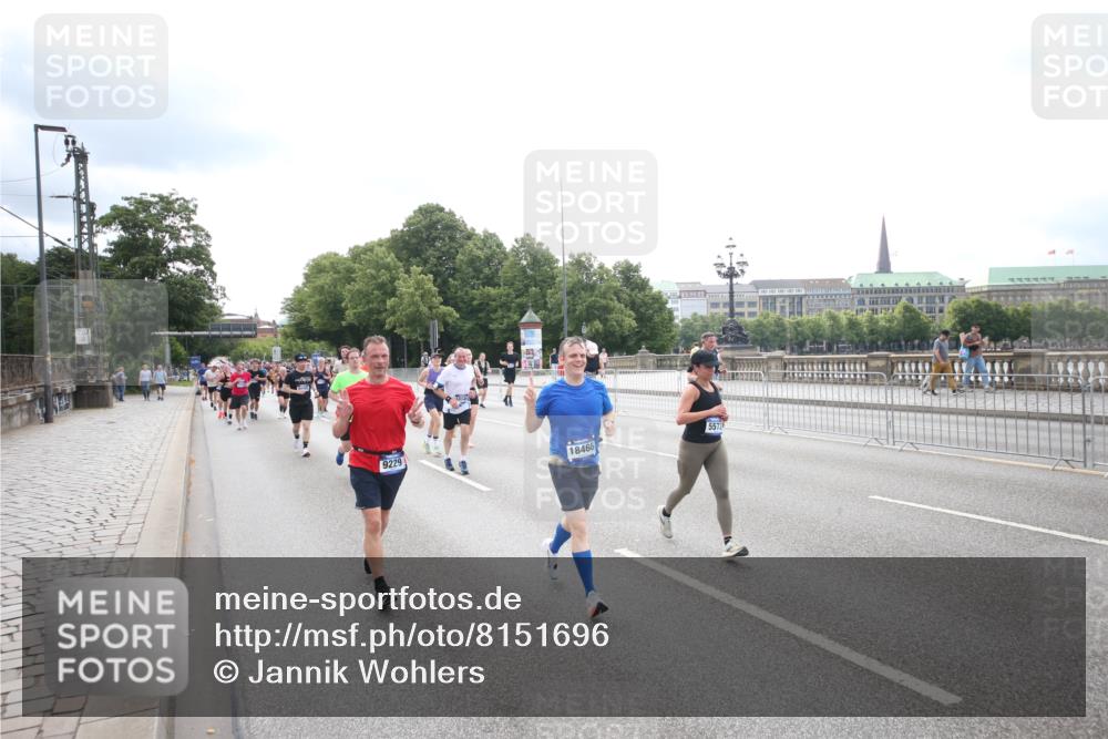 29.06.2025 - hella hamburg halbmarathon Jannik Wohlers http://msf.ph/oto/8151696 29.06.2025 10:35:58 Lombardsbrücke 1102, 1224, 1835, 2124, 3398, 3404, 3428, 3699, 3741, 4245, 4442, 4937, 5012, 5246, 5427, 5540, 5573, 5747, 5809, 5919, 6092, 6093, 6190, 6417, 6667, 7111, 7140, 7575, 7576, 7632, 8498, 8530, 8581, 8945, 9115, 9117, 9229, 9918, 9978, 10024, 10112, 10146, 10336, 10341, 10577, 10984, 11010, 11541, 11637, 12343, 12493, 12660, 12661, 13227, 13422, 13445, 13679, 14296, 15234, 15370, 15568, 15587, 15617, 15618, 15676, 15677, 15707, 16239, 18226 meine-sportfotos.de