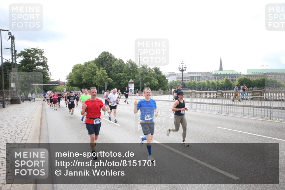 29.06.2025 - hella hamburg halbmarathon Jannik Wohlers http://msf.ph/oto/8151701 29.06.2025 10:35:58 Lombardsbrücke 1102, 1224, 1835, 2124, 3398, 3404, 3428, 3699, 3741, 4245, 4442, 4937, 5012, 5246, 5427, 5540, 5573, 5747, 5809, 5919, 6092, 6093, 6190, 6417, 6667, 7111, 7140, 7575, 7576, 7632, 8498, 8530, 8581, 8945, 9115, 9117, 9229, 9918, 9978, 10024, 10112, 10146, 10336, 10341, 10577, 10984, 11010, 11541, 11637, 12343, 12493, 12660, 12661, 13227, 13422, 13445, 13679, 14296, 15234, 15370, 15568, 15587, 15617, 15618, 15676, 15677, 15707, 16239, 18226 meine-sportfotos.de