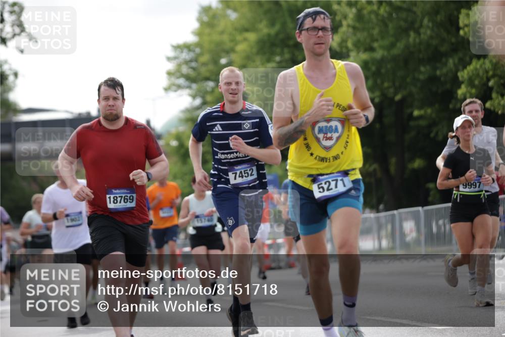 29.06.2025 - hella hamburg halbmarathon Jannik Wohlers http://msf.ph/oto/8151718 29.06.2025 10:14:51 Lombardsbrücke 1296, 1524, 1745, 2281, 3513, 3650, 4495, 5271, 5986, 6317, 7452, 7809, 7810, 7881, 8237, 8256, 8609, 9307, 9423, 9847, 9975, 9997, 11598, 11683, 12524, 12634, 13453, 13500, 13881, 14617, 15150, 15740, 17128, 17949, 18769, 18800, 18939, 19027 meine-sportfotos.de