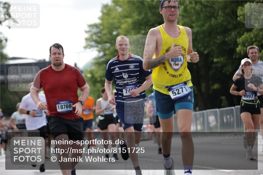 29.06.2025 - hella hamburg halbmarathon Jannik Wohlers http://msf.ph/oto/8151725 29.06.2025 10:14:52 Lombardsbrücke 1296, 1524, 1745, 2281, 2720, 3513, 3650, 4495, 5271, 5986, 6317, 7452, 7809, 7810, 7881, 8237, 8256, 8609, 9307, 9423, 9847, 9975, 9997, 10858, 11598, 11683, 12524, 13453, 13500, 13881, 14617, 15150, 15740, 16040, 17128, 17949, 18252, 18769, 18800, 18939, 19027 meine-sportfotos.de