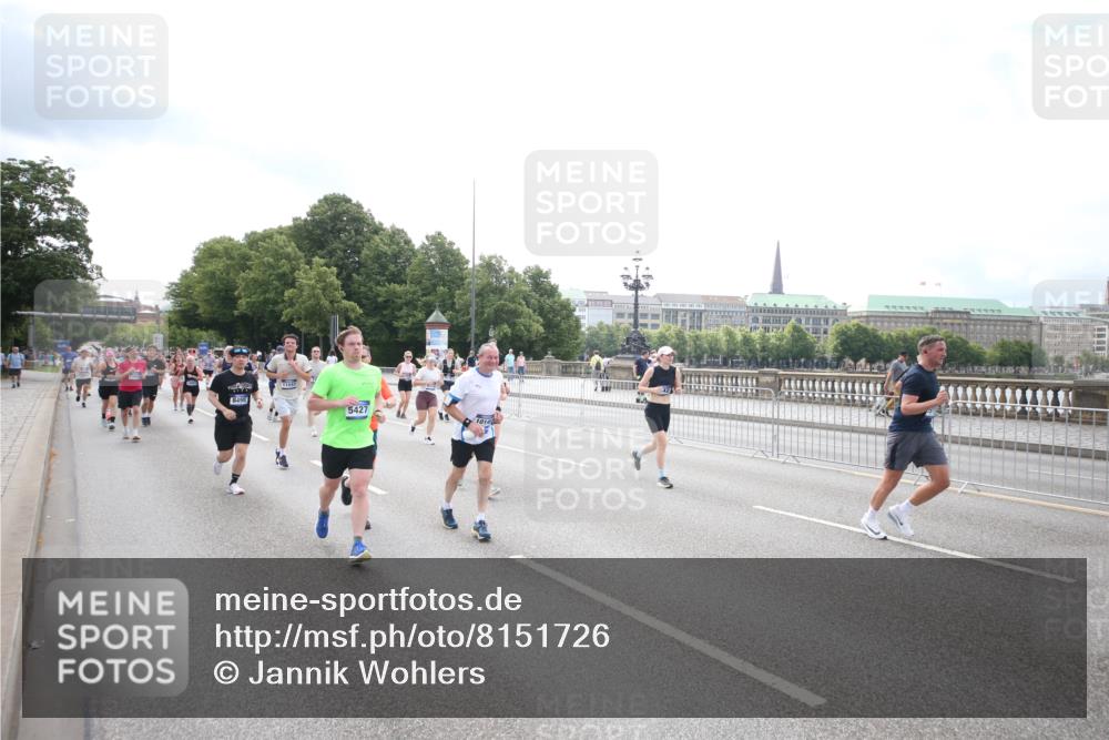29.06.2025 - hella hamburg halbmarathon Jannik Wohlers http://msf.ph/oto/8151726 29.06.2025 10:36:00 Lombardsbrücke 1102, 1224, 1835, 2124, 3398, 3404, 3428, 3741, 4245, 4442, 4937, 5012, 5246, 5427, 5540, 5573, 5747, 5809, 5919, 6092, 6093, 6190, 6417, 6667, 7140, 7575, 7576, 7632, 8498, 8530, 8945, 9115, 9117, 9229, 9918, 9978, 10024, 10112, 10146, 10336, 10341, 10984, 11541, 11637, 12343, 12493, 13227, 13422, 13445, 14296, 15234, 15568, 15676, 15677, 15707, 16239, 18226, 18644, 18646, 18918 meine-sportfotos.de