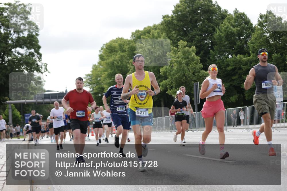 29.06.2025 - hella hamburg halbmarathon Jannik Wohlers http://msf.ph/oto/8151728 29.06.2025 10:14:52 Lombardsbrücke 1296, 1524, 1745, 2281, 2720, 3513, 3650, 4495, 5271, 5986, 6317, 7452, 7809, 7810, 7881, 8237, 8256, 8609, 9307, 9423, 9847, 9975, 9997, 10858, 11598, 11683, 12524, 13453, 13500, 13881, 14617, 15150, 15740, 16040, 17128, 17949, 18252, 18769, 18800, 18939, 19027 meine-sportfotos.de