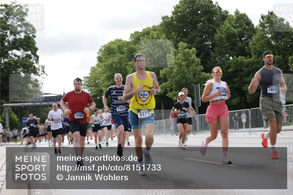 29.06.2025 - hella hamburg halbmarathon Jannik Wohlers http://msf.ph/oto/8151733 29.06.2025 10:14:52 Lombardsbrücke 1296, 1524, 1745, 2281, 2720, 3513, 3650, 4495, 5271, 5986, 6317, 7452, 7809, 7810, 7881, 8237, 8256, 8609, 9307, 9423, 9847, 9975, 9997, 10858, 11598, 11683, 12524, 13453, 13500, 13881, 14617, 15150, 15740, 16040, 17128, 17949, 18252, 18769, 18800, 18939, 19027 meine-sportfotos.de