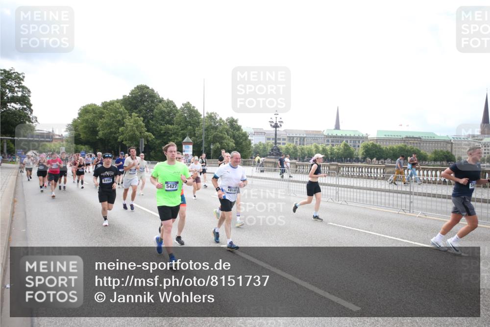 29.06.2025 - hella hamburg halbmarathon Jannik Wohlers http://msf.ph/oto/8151737 29.06.2025 10:36:00 Lombardsbrücke 1102, 1224, 1835, 2124, 3398, 3404, 3428, 3741, 4245, 4442, 4937, 5012, 5246, 5427, 5540, 5573, 5747, 5809, 5919, 6092, 6093, 6190, 6417, 6667, 7140, 7575, 7576, 7632, 8498, 8530, 8945, 9115, 9117, 9229, 9918, 9978, 10024, 10112, 10146, 10336, 10341, 10984, 11541, 11637, 12343, 12493, 13227, 13422, 13445, 14296, 15234, 15568, 15676, 15677, 15707, 16239, 18226, 18644, 18646, 18918 meine-sportfotos.de