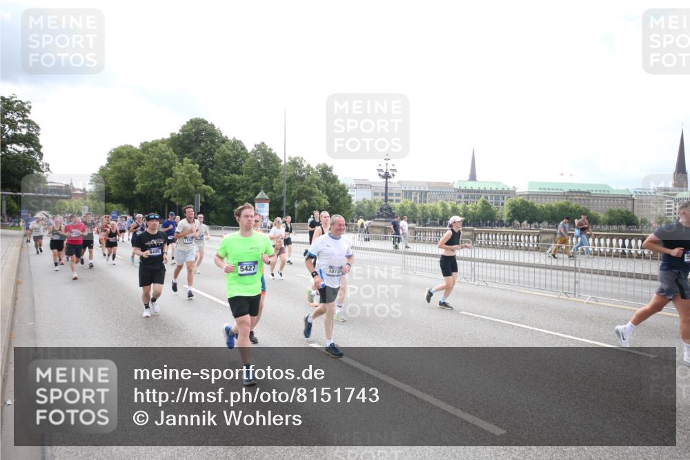 29.06.2025 - hella hamburg halbmarathon Jannik Wohlers http://msf.ph/oto/8151743 29.06.2025 10:36:00 Lombardsbrücke 1102, 1224, 1835, 2124, 3398, 3404, 3428, 3741, 4245, 4442, 4937, 5012, 5246, 5427, 5540, 5573, 5747, 5809, 5919, 6092, 6093, 6190, 6417, 6667, 7140, 7575, 7576, 7632, 8498, 8530, 8945, 9115, 9117, 9229, 9918, 9978, 10024, 10112, 10146, 10336, 10341, 10984, 11541, 11637, 12343, 12493, 13227, 13422, 13445, 14296, 15234, 15568, 15676, 15677, 15707, 16239, 18226, 18644, 18646, 18918 meine-sportfotos.de