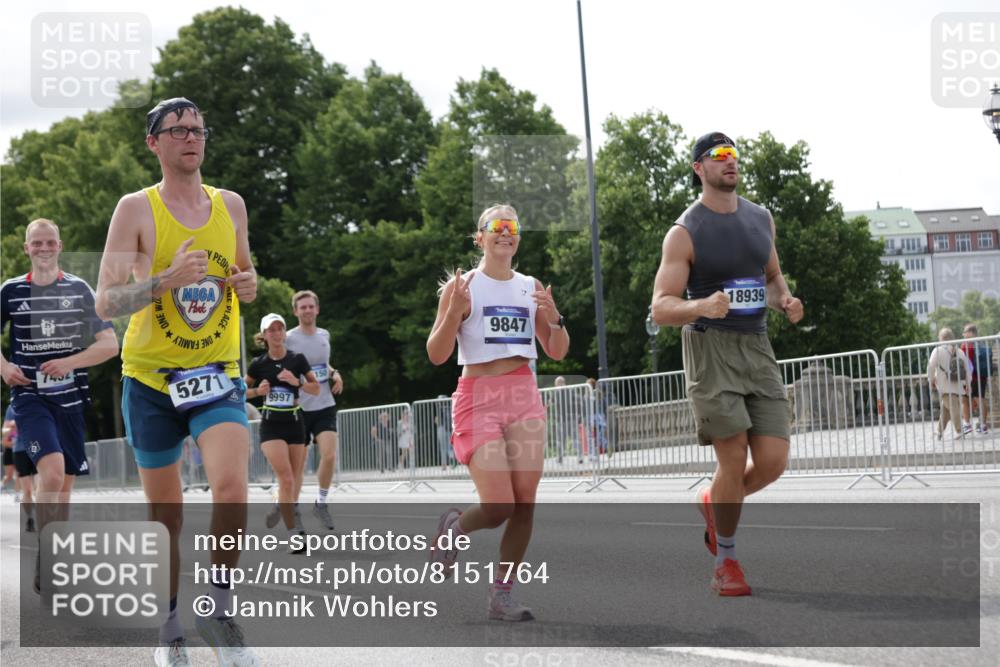 29.06.2025 - hella hamburg halbmarathon Jannik Wohlers http://msf.ph/oto/8151764 29.06.2025 10:14:53 Lombardsbrücke 1296, 1524, 1745, 2281, 2720, 3513, 3650, 4495, 5271, 5986, 6317, 7452, 7809, 7810, 7881, 8237, 8256, 8609, 9307, 9423, 9847, 9975, 9997, 10858, 11683, 12457, 12524, 13453, 13500, 13881, 14617, 15150, 15740, 16040, 17128, 17949, 18203, 18252, 18769, 18800, 18939, 19027 meine-sportfotos.de