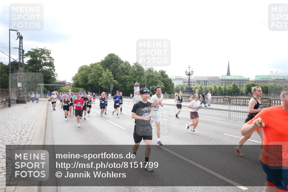 29.06.2025 - hella hamburg halbmarathon Jannik Wohlers http://msf.ph/oto/8151799 29.06.2025 10:36:02 Lombardsbrücke 1102, 1224, 1835, 2124, 3398, 3404, 3428, 3741, 4442, 4937, 5012, 5246, 5427, 5540, 5573, 5747, 5809, 5919, 6190, 6667, 7575, 7576, 7632, 8498, 8530, 8945, 9115, 9117, 9229, 9918, 9978, 10024, 10112, 10146, 10336, 10341, 10984, 11541, 11637, 12343, 12493, 13227, 13445, 14296, 15234, 15568, 15707, 16239, 17807, 18226, 18644, 18646, 18918, 18929 meine-sportfotos.de