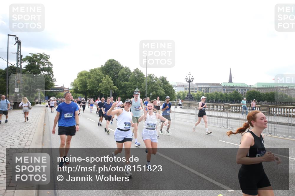 29.06.2025 - hella hamburg halbmarathon Jannik Wohlers http://msf.ph/oto/8151823 29.06.2025 10:36:18 Lombardsbrücke 1118, 1948, 2124, 2552, 2588, 3428, 3873, 4084, 4618, 4762, 4996, 5789, 6156, 6190, 7773, 8499, 8936, 8937, 8945, 9295, 9500, 9694, 9701, 10123, 10487, 11672, 11912, 12605, 12770, 12775, 13092, 13106, 13265, 13266, 13445, 13657, 13704, 13902, 13903, 14695, 15077, 15588, 15805, 15972, 15992, 16228, 16239, 16977, 17018, 17115, 17156, 17349, 17807, 18152, 18174, 18226, 18482, 18488, 18644, 18646, 18918, 18929 meine-sportfotos.de