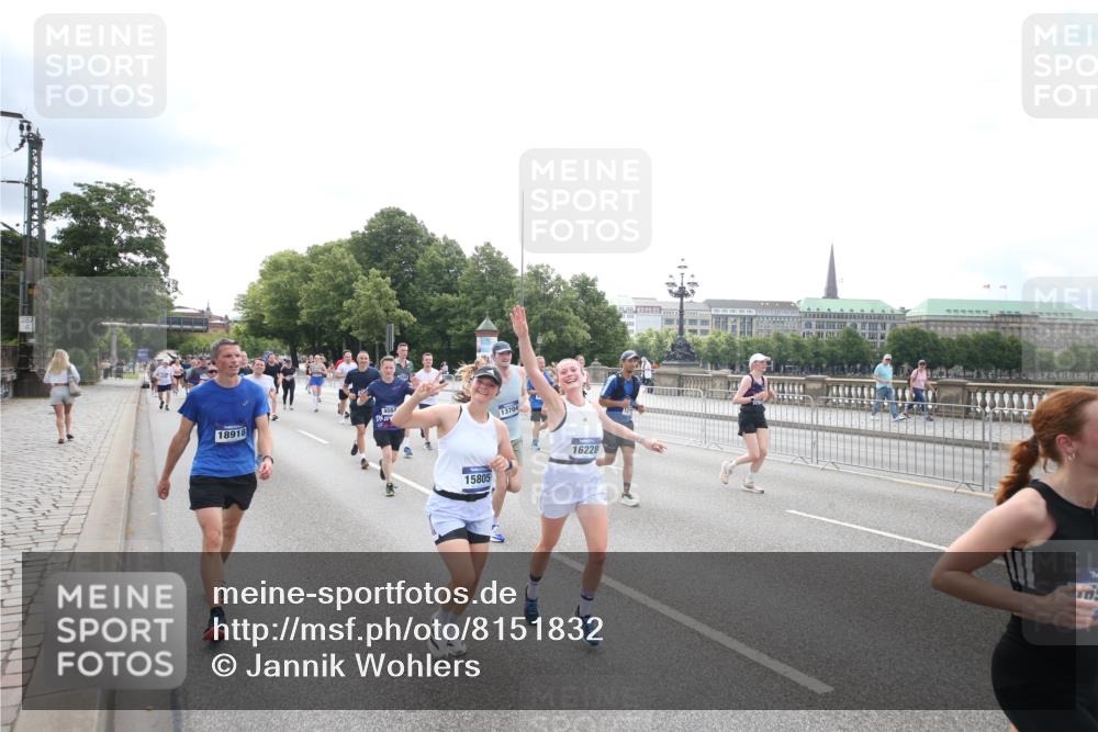 29.06.2025 - hella hamburg halbmarathon Jannik Wohlers http://msf.ph/oto/8151832 29.06.2025 10:36:18 Lombardsbrücke 1118, 1948, 2124, 2552, 2588, 3428, 3873, 4084, 4618, 4762, 4996, 5789, 6156, 6190, 7773, 8499, 8936, 8937, 8945, 9295, 9500, 9694, 9701, 10123, 10487, 11672, 11912, 12605, 12770, 12775, 13092, 13106, 13265, 13266, 13445, 13657, 13704, 13902, 13903, 14695, 15077, 15588, 15805, 15972, 15992, 16228, 16239, 16977, 17018, 17115, 17156, 17349, 17807, 18152, 18174, 18226, 18482, 18488, 18644, 18646, 18918, 18929 meine-sportfotos.de