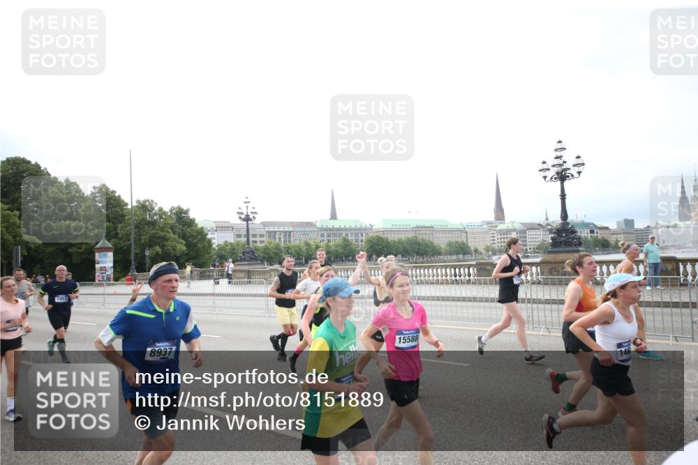 29.06.2025 - hella hamburg halbmarathon Jannik Wohlers http://msf.ph/oto/8151889 29.06.2025 10:36:30 Lombardsbrücke 1118, 1253, 1339, 1488, 1490, 1948, 1952, 1954, 2552, 2588, 3165, 3873, 3895, 4084, 4618, 4762, 4996, 5224, 5538, 5640, 5786, 5789, 6156, 6359, 7202, 7773, 8007, 8315, 8499, 8758, 8936, 8937, 9295, 9500, 9694, 9701, 10123, 10487, 10862, 11672, 11831, 11843, 11912, 12087, 12184, 12218, 12302, 12532, 12605, 12770, 12775, 13106, 13165, 13657, 13704, 13902, 14695, 15106, 15353, 15588, 15907, 15972, 15992, 16304, 16309, 16885, 17018, 17115, 17349, 17504, 17591, 18482 meine-sportfotos.de