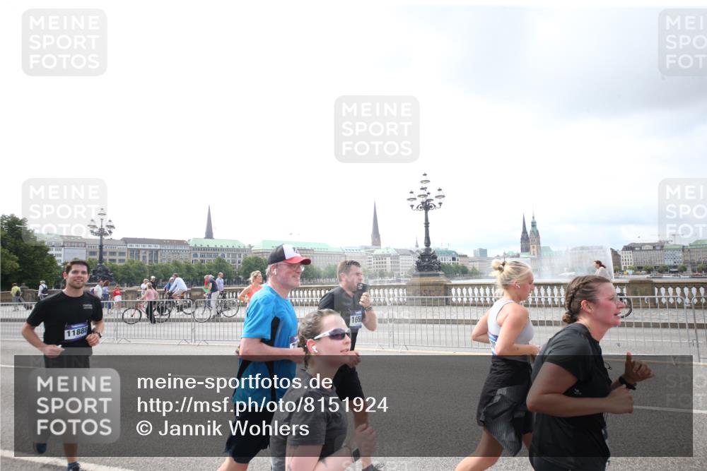 29.06.2025 - hella hamburg halbmarathon Jannik Wohlers http://msf.ph/oto/8151924 29.06.2025 10:37:13 Lombardsbrücke 1475, 2199, 2640, 2853, 3230, 3633, 5171, 5186, 5522, 5790, 5875, 6243, 6821, 6955, 7124, 7321, 7350, 7544, 7777, 9247, 9524, 9895, 10476, 10506, 10798, 10919, 11183, 11801, 11882, 11888, 12123, 12242, 12254, 12472, 12762, 12824, 14130, 14657, 16032, 16582, 16680, 16706, 16837, 17355, 17793, 17798, 18903 meine-sportfotos.de