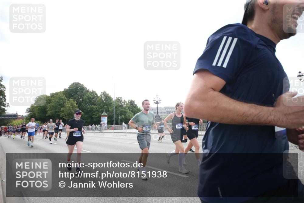 29.06.2025 - hella hamburg halbmarathon Jannik Wohlers http://msf.ph/oto/8151938 29.06.2025 10:37:34 Lombardsbrücke 1578, 1799, 1901, 1985, 2786, 3246, 3880, 4921, 5139, 5713, 6199, 6362, 6697, 7118, 7244, 7321, 7629, 7696, 8198, 8199, 8539, 8985, 9247, 9288, 9350, 9391, 10025, 10159, 10836, 11087, 11152, 11164, 11421, 11456, 11457, 11479, 11543, 11882, 12997, 13103, 13650, 14018, 15002, 15329, 15418, 15511, 15562, 15762, 16211, 16220, 16360, 17389, 18317, 18319, 18572, 18592, 18937 meine-sportfotos.de