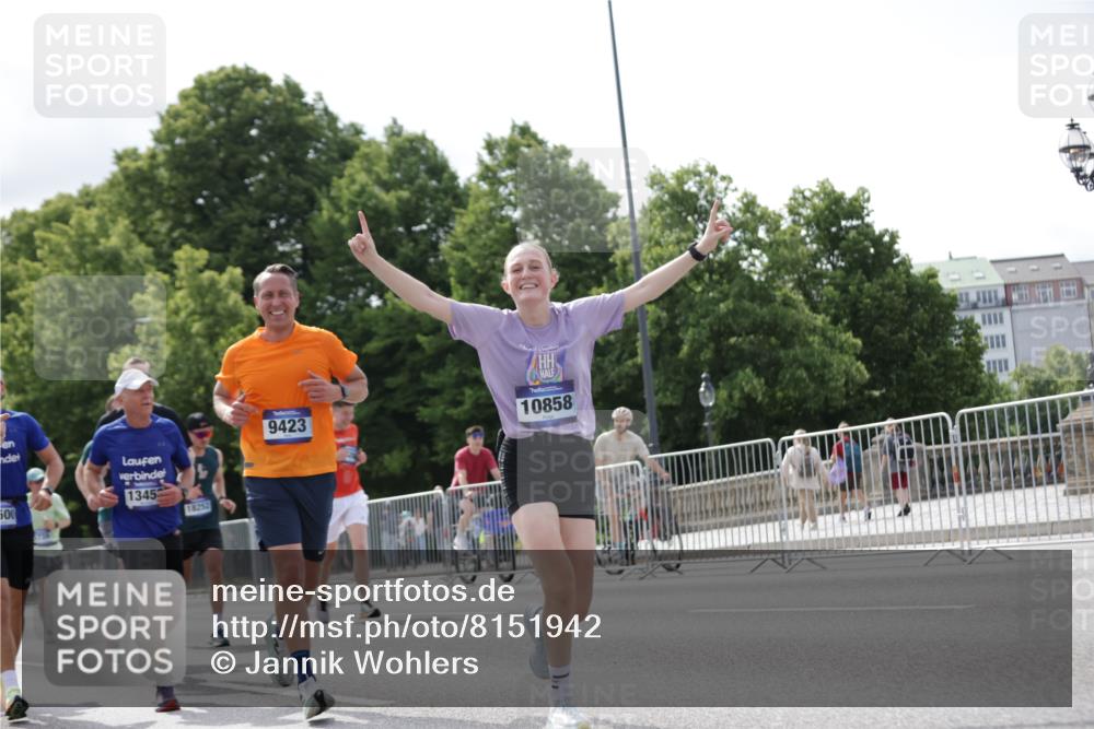 29.06.2025 - hella hamburg halbmarathon Jannik Wohlers http://msf.ph/oto/8151942 29.06.2025 10:14:59 Lombardsbrücke 1524, 2110, 2720, 3417, 3650, 5271, 5739, 5986, 6317, 7452, 7809, 7810, 8256, 9307, 9423, 9847, 9997, 10858, 12457, 12521, 12524, 13197, 13453, 13500, 15150, 15740, 16040, 16041, 17949, 18203, 18252, 18769, 18800, 18939, 19027 meine-sportfotos.de