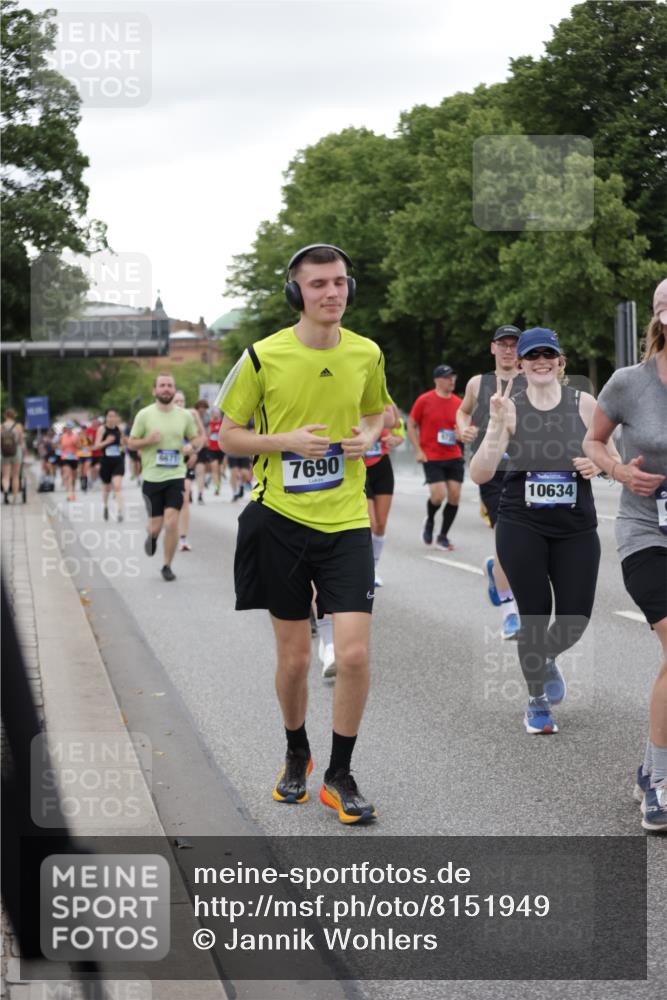 29.06.2025 - hella hamburg halbmarathon Jannik Wohlers http://msf.ph/oto/8151949 29.06.2025 10:51:57 Lombardsbrücke 2528, 3645, 4273, 4436, 4815, 5262, 6386, 6403, 6404, 6406, 6671, 6985, 7690, 7691, 7735, 7812, 8194, 8196, 9103, 9368, 9731, 10080, 10296, 10342, 10634, 10884, 11084, 11126, 11127, 11297, 11736, 11899, 11974, 12089, 12247, 12525, 12546, 12558, 13094, 13207, 13208, 13538, 13677, 14215, 14235, 14893, 15205, 16262, 16492, 16752, 16973, 17326, 17327, 18115, 18221, 18633, 18668, 18756, 18817 meine-sportfotos.de