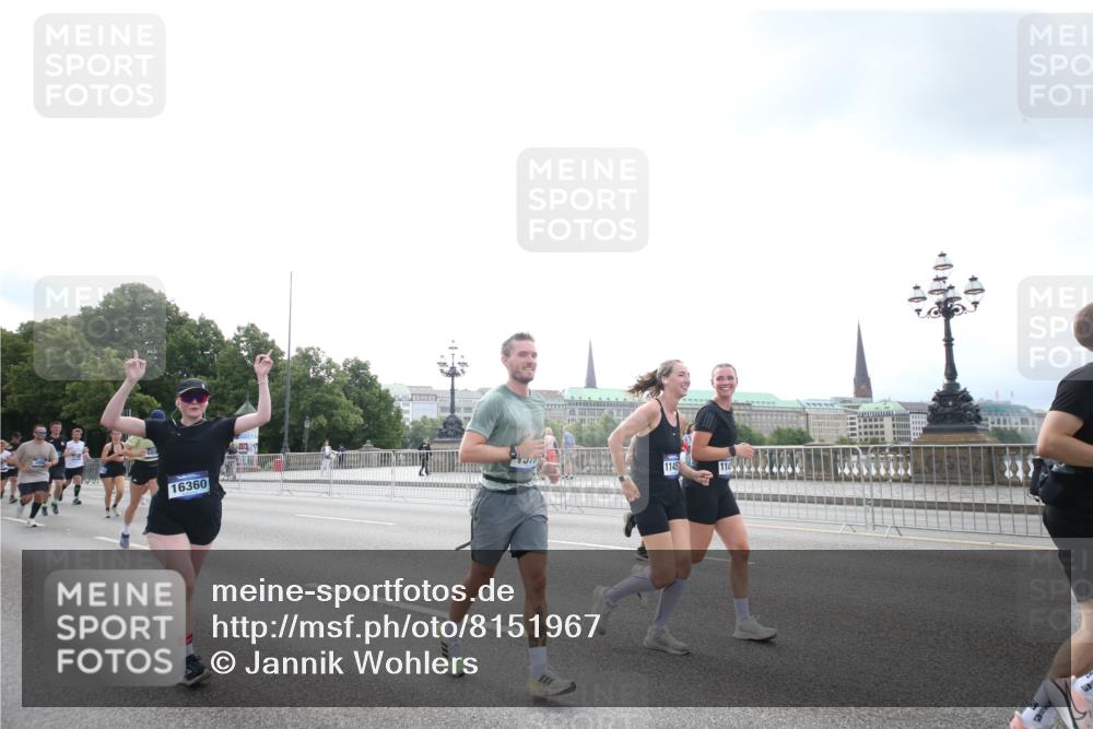 29.06.2025 - hella hamburg halbmarathon Jannik Wohlers http://msf.ph/oto/8151967 29.06.2025 10:37:34 Lombardsbrücke 1578, 1799, 1901, 1985, 2786, 3246, 3880, 4921, 5139, 5713, 6199, 6362, 6697, 7118, 7244, 7321, 7629, 7696, 8198, 8199, 8539, 8985, 9247, 9288, 9350, 9391, 10025, 10159, 10836, 11087, 11152, 11164, 11421, 11456, 11457, 11479, 11543, 11882, 12997, 13103, 13650, 14018, 15002, 15329, 15418, 15511, 15562, 15762, 16211, 16220, 16360, 17389, 18317, 18319, 18572, 18592, 18937 meine-sportfotos.de