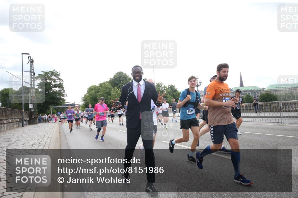29.06.2025 - hella hamburg halbmarathon Jannik Wohlers http://msf.ph/oto/8151986 29.06.2025 10:37:52 Lombardsbrücke 1196, 1394, 1457, 1596, 1742, 1791, 1901, 1966, 2113, 2498, 2786, 3010, 3094, 3095, 3242, 3286, 3338, 3635, 3636, 3716, 3777, 4159, 4414, 4883, 5300, 5713, 5735, 6199, 6200, 6751, 6930, 7118, 7165, 7552, 7868, 7914, 8539, 8615, 8696, 8718, 9350, 9391, 9424, 9699, 10584, 11728, 11812, 12116, 12573, 12675, 12677, 12892, 13103, 13442, 13833, 14016, 14163, 14406, 15101, 15355, 15417, 15562, 16061, 16465, 16658, 16876, 16942, 17053, 18592 meine-sportfotos.de