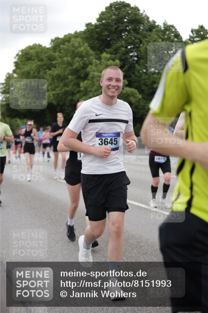 29.06.2025 - hella hamburg halbmarathon Jannik Wohlers http://msf.ph/oto/8151993 29.06.2025 10:51:59 Lombardsbrücke 2420, 2528, 3645, 4436, 4815, 5262, 5360, 6386, 6403, 6404, 6406, 6671, 7690, 7691, 7735, 7812, 8194, 8196, 9103, 9368, 9731, 10080, 10296, 10342, 10392, 10634, 10884, 11084, 11126, 11127, 11297, 11736, 11899, 11974, 12089, 12247, 12525, 12546, 12558, 13094, 13207, 13208, 13538, 13677, 14215, 14893, 15205, 16262, 16492, 16752, 16973, 17326, 17327, 18115, 18633, 18668, 18756, 18817 meine-sportfotos.de