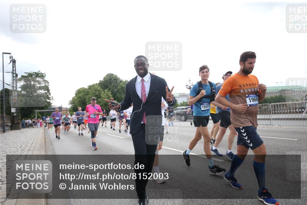 29.06.2025 - hella hamburg halbmarathon Jannik Wohlers http://msf.ph/oto/8152003 29.06.2025 10:37:52 Lombardsbrücke 1196, 1394, 1457, 1596, 1742, 1791, 1901, 1966, 2113, 2498, 2786, 3010, 3094, 3095, 3242, 3286, 3338, 3635, 3636, 3716, 3777, 4159, 4414, 4883, 5300, 5713, 5735, 6199, 6200, 6751, 6930, 7118, 7165, 7552, 7868, 7914, 8539, 8615, 8696, 8718, 9350, 9391, 9424, 9699, 10584, 11728, 11812, 12116, 12573, 12675, 12677, 12892, 13103, 13442, 13833, 14016, 14163, 14406, 15101, 15355, 15417, 15562, 16061, 16465, 16658, 16876, 16942, 17053, 18592 meine-sportfotos.de