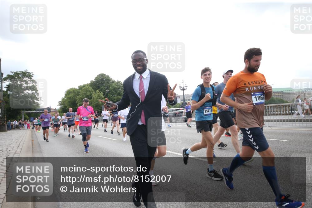 29.06.2025 - hella hamburg halbmarathon Jannik Wohlers http://msf.ph/oto/8152007 29.06.2025 10:37:52 Lombardsbrücke 1196, 1394, 1457, 1596, 1742, 1791, 1901, 1966, 2113, 2498, 2786, 3010, 3094, 3095, 3242, 3286, 3338, 3635, 3636, 3716, 3777, 4159, 4414, 4883, 5300, 5713, 5735, 6199, 6200, 6751, 6930, 7118, 7165, 7552, 7868, 7914, 8539, 8615, 8696, 8718, 9350, 9391, 9424, 9699, 10584, 11728, 11812, 12116, 12573, 12675, 12677, 12892, 13103, 13442, 13833, 14016, 14163, 14406, 15101, 15355, 15417, 15562, 16061, 16465, 16658, 16876, 16942, 17053, 18592 meine-sportfotos.de