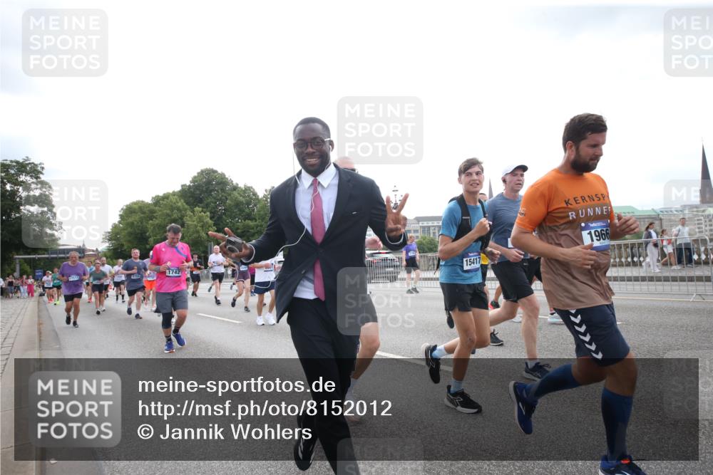 29.06.2025 - hella hamburg halbmarathon Jannik Wohlers http://msf.ph/oto/8152012 29.06.2025 10:37:52 Lombardsbrücke 1196, 1394, 1457, 1596, 1742, 1791, 1901, 1966, 2113, 2498, 2786, 3010, 3094, 3095, 3242, 3286, 3338, 3635, 3636, 3716, 3777, 4159, 4414, 4883, 5300, 5713, 5735, 6199, 6200, 6751, 6930, 7118, 7165, 7552, 7868, 7914, 8539, 8615, 8696, 8718, 9350, 9391, 9424, 9699, 10584, 11728, 11812, 12116, 12573, 12675, 12677, 12892, 13103, 13442, 13833, 14016, 14163, 14406, 15101, 15355, 15417, 15562, 16061, 16465, 16658, 16876, 16942, 17053, 18592 meine-sportfotos.de