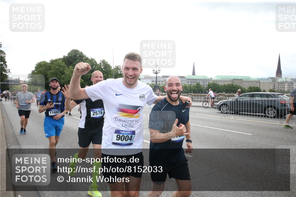 29.06.2025 - hella hamburg halbmarathon Jannik Wohlers http://msf.ph/oto/8152033 29.06.2025 10:38:15 Lombardsbrücke 56, 1721, 2576, 2660, 2693, 3216, 3323, 3726, 3927, 4028, 4139, 4155, 4259, 4260, 4316, 5085, 5089, 5155, 5617, 5684, 5913, 6695, 6696, 6875, 7117, 7148, 7263, 7371, 7561, 7692, 7849, 8367, 8583, 8635, 8747, 9004, 9455, 11635, 11697, 12072, 12075, 12577, 13000, 13200, 13823, 14096, 15644, 15755, 16174, 16181, 16214, 16346, 17091, 17250, 17333, 17478, 18050, 18471, 18709 meine-sportfotos.de