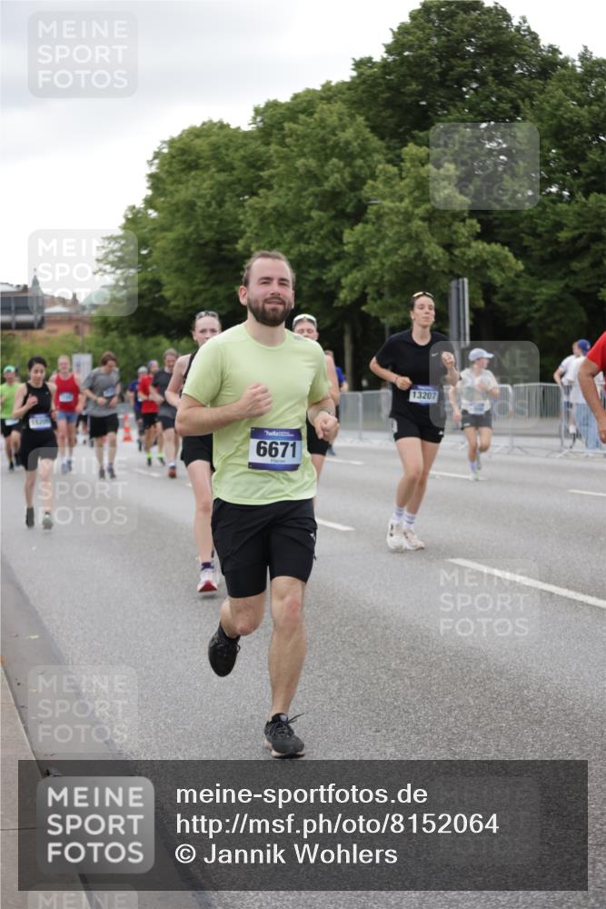 29.06.2025 - hella hamburg halbmarathon Jannik Wohlers http://msf.ph/oto/8152064 29.06.2025 10:52:01 Lombardsbrücke 2420, 2528, 3645, 4815, 5262, 5360, 6386, 6403, 6404, 6406, 6671, 7690, 7691, 7735, 7812, 9068, 9070, 9103, 9368, 9731, 10080, 10296, 10392, 10634, 10884, 10928, 11084, 11297, 11736, 11899, 11974, 12089, 12247, 12546, 12558, 13094, 13207, 13208, 13538, 13677, 14893, 15205, 16262, 16492, 16752, 16973, 17002, 17326, 17327, 18115, 18633, 18668, 18756, 18817 meine-sportfotos.de
