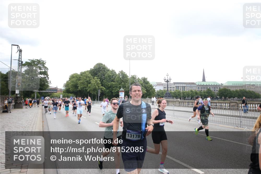 29.06.2025 - hella hamburg halbmarathon Jannik Wohlers http://msf.ph/oto/8152085 29.06.2025 10:39:13 Lombardsbrücke 2578, 2976, 4298, 4609, 4752, 5045, 5701, 6321, 6427, 6428, 6719, 6726, 6739, 6748, 7053, 7125, 7199, 7429, 7684, 8995, 9569, 9698, 9747, 9777, 10441, 10512, 10626, 10627, 10666, 10714, 10833, 10888, 11461, 11664, 11982, 12150, 12217, 12631, 12680, 13178, 13495, 14111, 14114, 14674, 14882, 15265, 15433, 15494, 16178, 17379, 17407, 17634, 17666, 17695, 18944, 19121 meine-sportfotos.de
