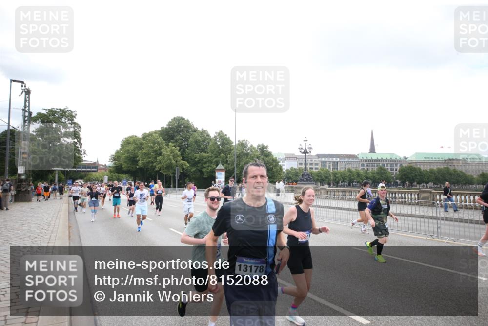 29.06.2025 - hella hamburg halbmarathon Jannik Wohlers http://msf.ph/oto/8152088 29.06.2025 10:39:13 Lombardsbrücke 2578, 2976, 4298, 4609, 4752, 5045, 5701, 6321, 6427, 6428, 6719, 6726, 6739, 6748, 7053, 7125, 7199, 7429, 7684, 8995, 9569, 9698, 9747, 9777, 10441, 10512, 10626, 10627, 10666, 10714, 10833, 10888, 11461, 11664, 11982, 12150, 12217, 12631, 12680, 13178, 13495, 14111, 14114, 14674, 14882, 15265, 15433, 15494, 16178, 17379, 17407, 17634, 17666, 17695, 18944, 19121 meine-sportfotos.de