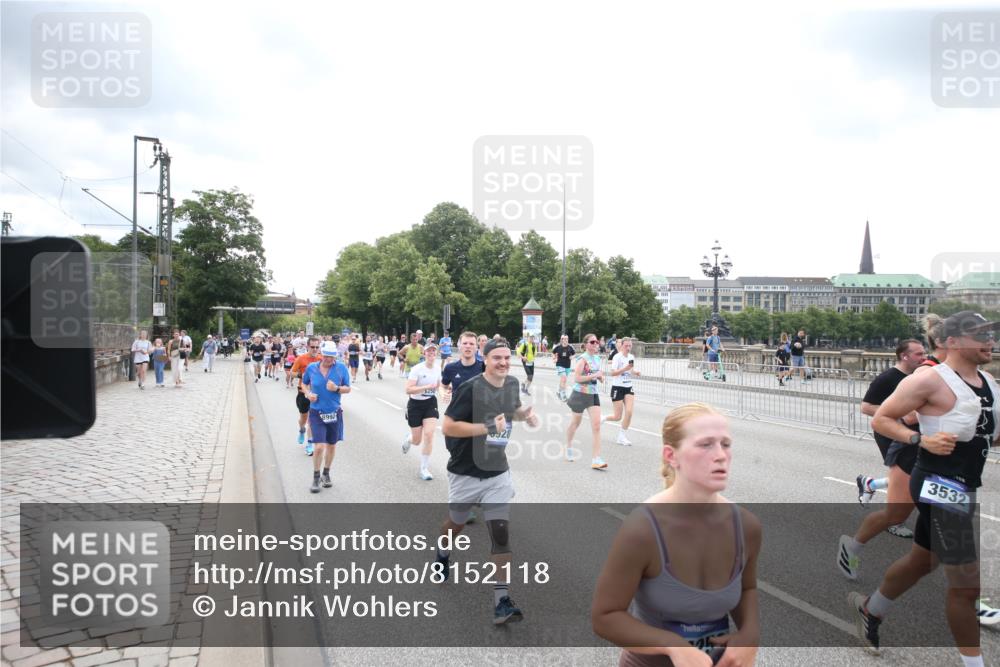 29.06.2025 - hella hamburg halbmarathon Jannik Wohlers http://msf.ph/oto/8152118 29.06.2025 10:41:00 Lombardsbrücke 1536, 1542, 2229, 2258, 3344, 3532, 3533, 3623, 4412, 4415, 4610, 5688, 5689, 5928, 5942, 6250, 6793, 6894, 7022, 7023, 7821, 8293, 8385, 8586, 8878, 8992, 10181, 10348, 10483, 11166, 11209, 11437, 11438, 12481, 13018, 13299, 13373, 13622, 13877, 14037, 14253, 14376, 14483, 14608, 14725, 15076, 15224, 16021, 16260, 16550, 16559, 16846, 17370, 17684, 18814, 18888, 18900 meine-sportfotos.de