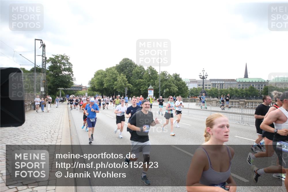 29.06.2025 - hella hamburg halbmarathon Jannik Wohlers http://msf.ph/oto/8152123 29.06.2025 10:41:00 Lombardsbrücke 1536, 1542, 2229, 2258, 3344, 3532, 3533, 3623, 4412, 4415, 4610, 5688, 5689, 5928, 5942, 6250, 6793, 6894, 7022, 7023, 7821, 8293, 8385, 8586, 8878, 8992, 10181, 10348, 10483, 11166, 11209, 11437, 11438, 12481, 13018, 13299, 13373, 13622, 13877, 14037, 14253, 14376, 14483, 14608, 14725, 15076, 15224, 16021, 16260, 16550, 16559, 16846, 17370, 17684, 18814, 18888, 18900 meine-sportfotos.de