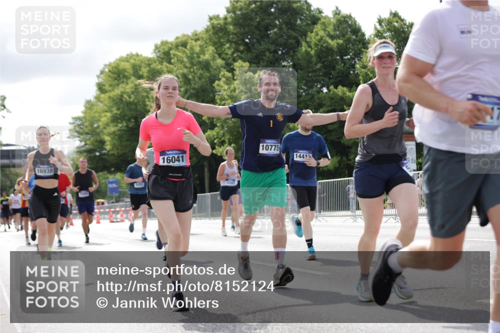 29.06.2025 - hella hamburg halbmarathon Jannik Wohlers http://msf.ph/oto/8152124 29.06.2025 10:15:08 Lombardsbrücke 1440, 2110, 2720, 2989, 3417, 4466, 4492, 4494, 5069, 5739, 6376, 6576, 7809, 7810, 9307, 9423, 9657, 9997, 10108, 10775, 10858, 12457, 12521, 13197, 13453, 13500, 14413, 14552, 14630, 15150, 15307, 15740, 16040, 16041, 16938, 17949, 18150, 18203, 18252, 19027 meine-sportfotos.de
