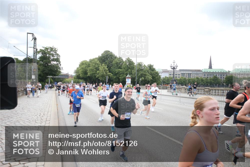 29.06.2025 - hella hamburg halbmarathon Jannik Wohlers http://msf.ph/oto/8152126 29.06.2025 10:41:00 Lombardsbrücke 1536, 1542, 2229, 2258, 3344, 3532, 3533, 3623, 4412, 4415, 4610, 5688, 5689, 5928, 5942, 6250, 6793, 6894, 7022, 7023, 7821, 8293, 8385, 8586, 8878, 8992, 10181, 10348, 10483, 11166, 11209, 11437, 11438, 12481, 13018, 13299, 13373, 13622, 13877, 14037, 14253, 14376, 14483, 14608, 14725, 15076, 15224, 16021, 16260, 16550, 16559, 16846, 17370, 17684, 18814, 18888, 18900 meine-sportfotos.de