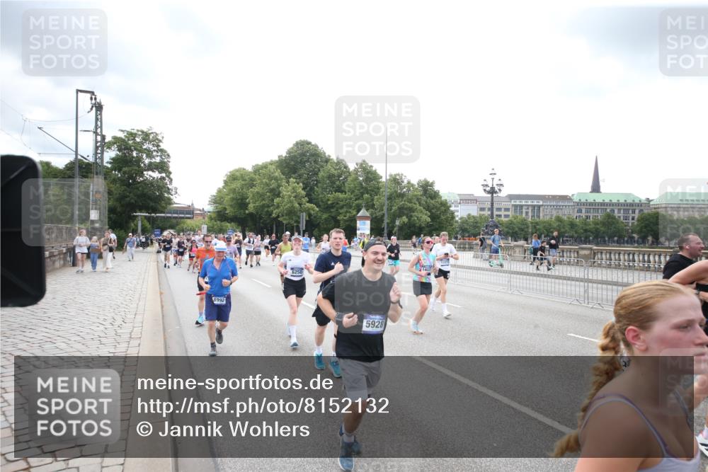 29.06.2025 - hella hamburg halbmarathon Jannik Wohlers http://msf.ph/oto/8152132 29.06.2025 10:41:01 Lombardsbrücke 1536, 1542, 2153, 2229, 2258, 3344, 3532, 3533, 3623, 4415, 4610, 5688, 5689, 5928, 5942, 6250, 6793, 6894, 7022, 7023, 7821, 8293, 8385, 8586, 8992, 10181, 10348, 10483, 11166, 11209, 11437, 11438, 12481, 13018, 13299, 13373, 13622, 13877, 14037, 14376, 14483, 14608, 14725, 15224, 16021, 16260, 16550, 16559, 16846, 17370, 17684, 18814, 18888, 18900 meine-sportfotos.de