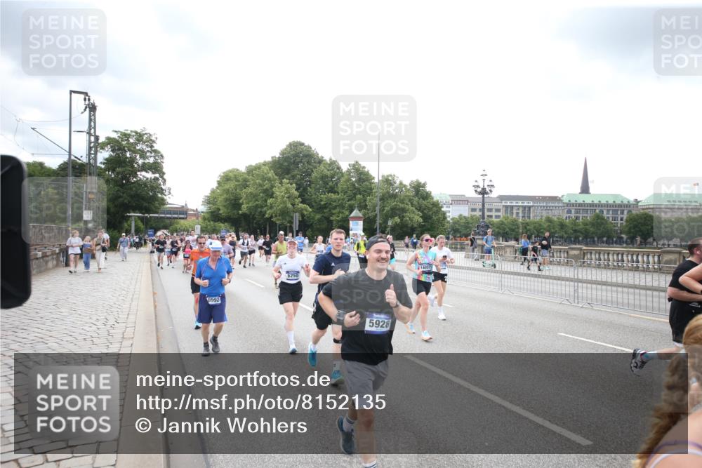 29.06.2025 - hella hamburg halbmarathon Jannik Wohlers http://msf.ph/oto/8152135 29.06.2025 10:41:01 Lombardsbrücke 1536, 1542, 2153, 2229, 2258, 3344, 3532, 3533, 3623, 4415, 4610, 5688, 5689, 5928, 5942, 6250, 6793, 6894, 7022, 7023, 7821, 8293, 8385, 8586, 8992, 10181, 10348, 10483, 11166, 11209, 11437, 11438, 12481, 13018, 13299, 13373, 13622, 13877, 14037, 14376, 14483, 14608, 14725, 15224, 16021, 16260, 16550, 16559, 16846, 17370, 17684, 18814, 18888, 18900 meine-sportfotos.de