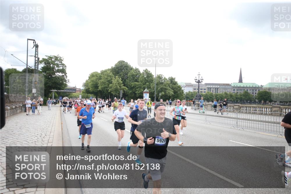 29.06.2025 - hella hamburg halbmarathon Jannik Wohlers http://msf.ph/oto/8152138 29.06.2025 10:41:01 Lombardsbrücke 1536, 1542, 2153, 2229, 2258, 3344, 3532, 3533, 3623, 4415, 4610, 5688, 5689, 5928, 5942, 6250, 6793, 6894, 7022, 7023, 7821, 8293, 8385, 8586, 8992, 10181, 10348, 10483, 11166, 11209, 11437, 11438, 12481, 13018, 13299, 13373, 13622, 13877, 14037, 14376, 14483, 14608, 14725, 15224, 16021, 16260, 16550, 16559, 16846, 17370, 17684, 18814, 18888, 18900 meine-sportfotos.de