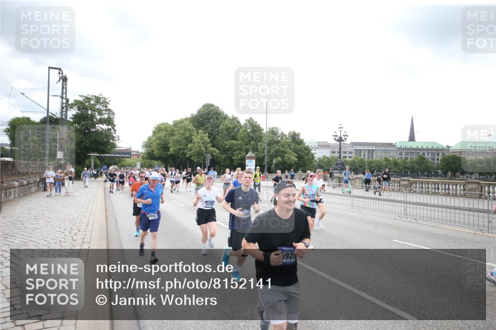 29.06.2025 - hella hamburg halbmarathon Jannik Wohlers http://msf.ph/oto/8152141 29.06.2025 10:41:01 Lombardsbrücke 1536, 1542, 2153, 2229, 2258, 3344, 3532, 3533, 3623, 4415, 4610, 5688, 5689, 5928, 5942, 6250, 6793, 6894, 7022, 7023, 7821, 8293, 8385, 8586, 8992, 10181, 10348, 10483, 11166, 11209, 11437, 11438, 12481, 13018, 13299, 13373, 13622, 13877, 14037, 14376, 14483, 14608, 14725, 15224, 16021, 16260, 16550, 16559, 16846, 17370, 17684, 18814, 18888, 18900 meine-sportfotos.de