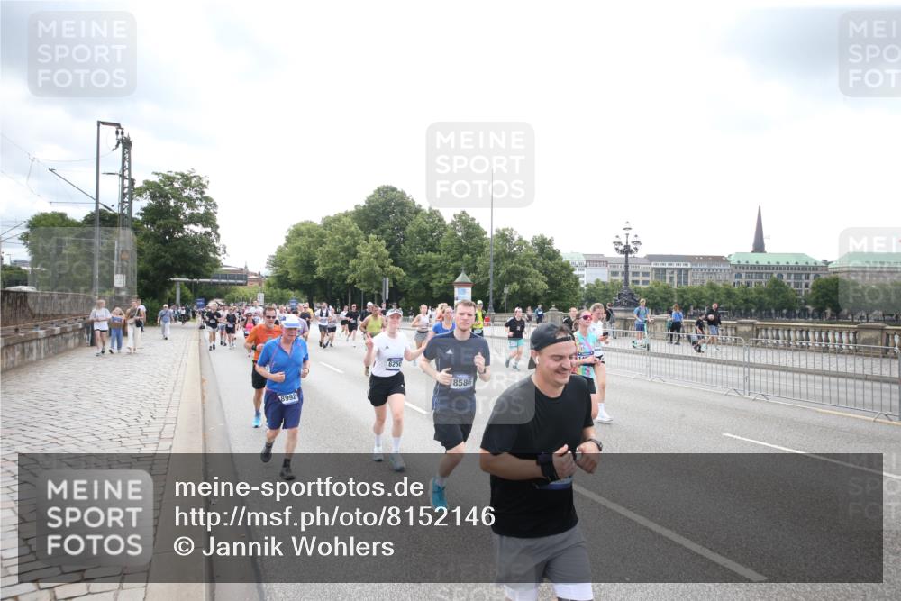 29.06.2025 - hella hamburg halbmarathon Jannik Wohlers http://msf.ph/oto/8152146 29.06.2025 10:41:01 Lombardsbrücke 1536, 1542, 2153, 2229, 2258, 3344, 3532, 3533, 3623, 4415, 4610, 5688, 5689, 5928, 5942, 6250, 6793, 6894, 7022, 7023, 7821, 8293, 8385, 8586, 8992, 10181, 10348, 10483, 11166, 11209, 11437, 11438, 12481, 13018, 13299, 13373, 13622, 13877, 14037, 14376, 14483, 14608, 14725, 15224, 16021, 16260, 16550, 16559, 16846, 17370, 17684, 18814, 18888, 18900 meine-sportfotos.de