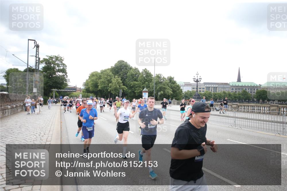 29.06.2025 - hella hamburg halbmarathon Jannik Wohlers http://msf.ph/oto/8152153 29.06.2025 10:41:01 Lombardsbrücke 1536, 1542, 2153, 2229, 2258, 3344, 3532, 3533, 3623, 4415, 4610, 5688, 5689, 5928, 5942, 6250, 6793, 6894, 7022, 7023, 7821, 8293, 8385, 8586, 8992, 10181, 10348, 10483, 11166, 11209, 11437, 11438, 12481, 13018, 13299, 13373, 13622, 13877, 14037, 14376, 14483, 14608, 14725, 15224, 16021, 16260, 16550, 16559, 16846, 17370, 17684, 18814, 18888, 18900 meine-sportfotos.de