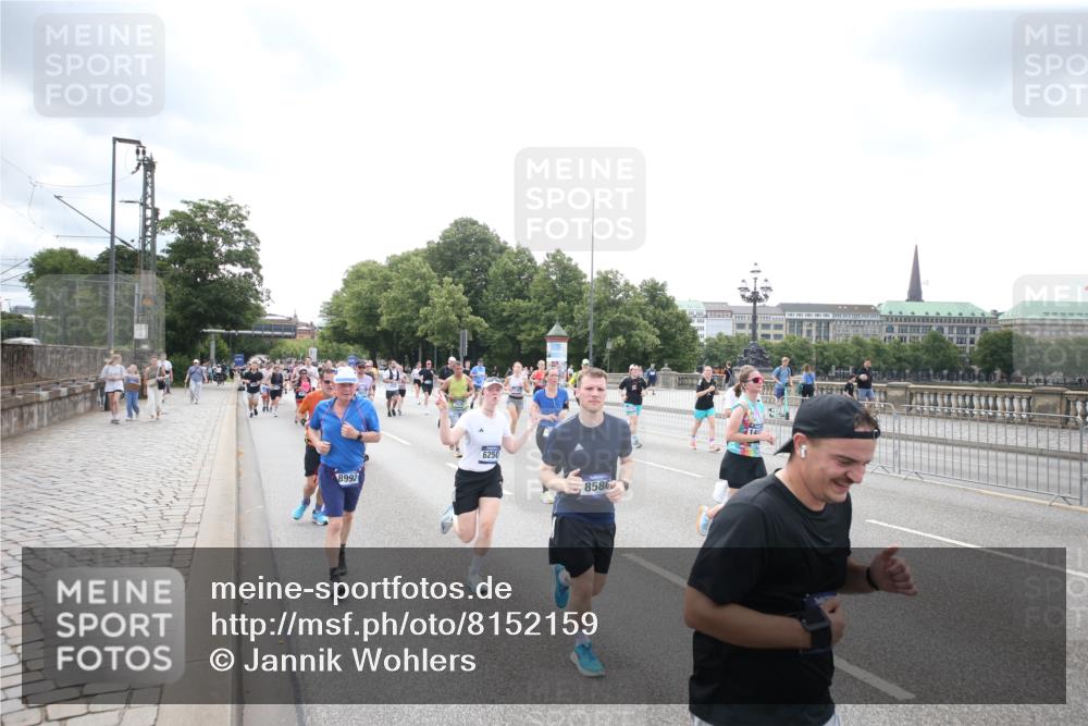 29.06.2025 - hella hamburg halbmarathon Jannik Wohlers http://msf.ph/oto/8152159 29.06.2025 10:41:01 Lombardsbrücke 1536, 1542, 2153, 2229, 2258, 3344, 3532, 3533, 3623, 4415, 4610, 5688, 5689, 5928, 5942, 6250, 6793, 6894, 7022, 7023, 7821, 8293, 8385, 8586, 8992, 10181, 10348, 10483, 11166, 11209, 11437, 11438, 12481, 13018, 13299, 13373, 13622, 13877, 14037, 14376, 14483, 14608, 14725, 15224, 16021, 16260, 16550, 16559, 16846, 17370, 17684, 18814, 18888, 18900 meine-sportfotos.de