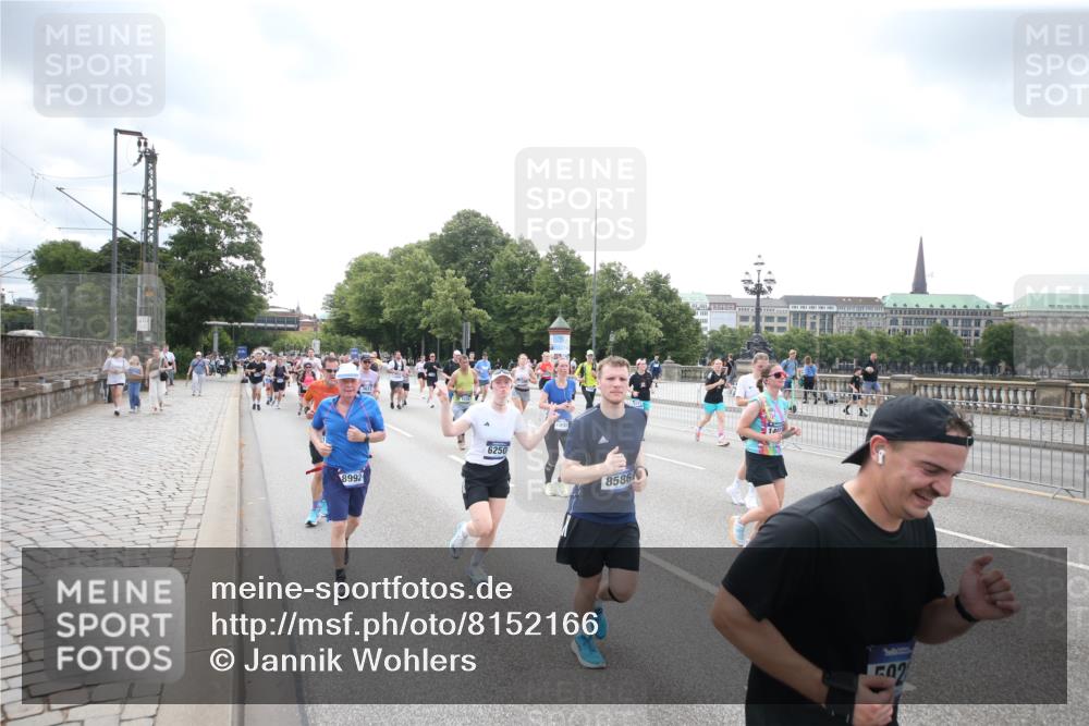 29.06.2025 - hella hamburg halbmarathon Jannik Wohlers http://msf.ph/oto/8152166 29.06.2025 10:41:01 Lombardsbrücke 1536, 1542, 2153, 2229, 2258, 3344, 3532, 3533, 3623, 4415, 4610, 5688, 5689, 5928, 5942, 6250, 6793, 6894, 7022, 7023, 7821, 8293, 8385, 8586, 8992, 10181, 10348, 10483, 11166, 11209, 11437, 11438, 12481, 13018, 13299, 13373, 13622, 13877, 14037, 14376, 14483, 14608, 14725, 15224, 16021, 16260, 16550, 16559, 16846, 17370, 17684, 18814, 18888, 18900 meine-sportfotos.de
