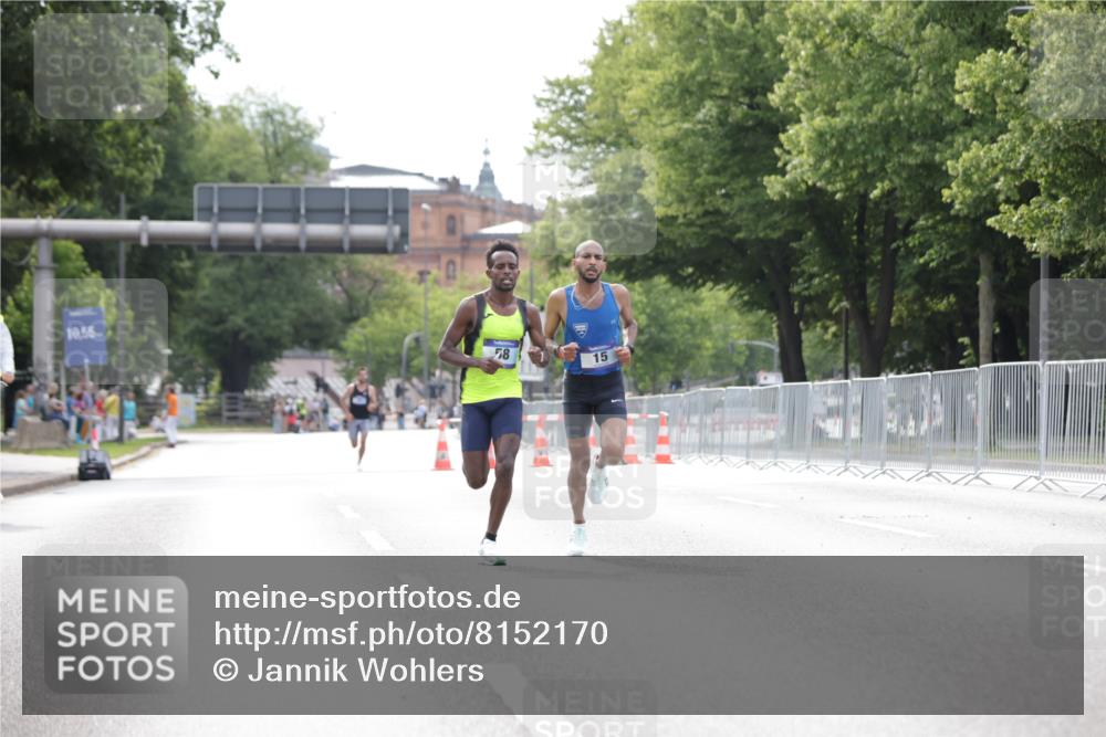 29.06.2025 - hella hamburg halbmarathon Jannik Wohlers http://msf.ph/oto/8152170 29.06.2025 09:31:13 Lombardsbrücke 1, 2, 4, 5, 6, 7, 8, 9, 10, 11, 13, 15, 16, 22, 23, 25, 58, 59 meine-sportfotos.de