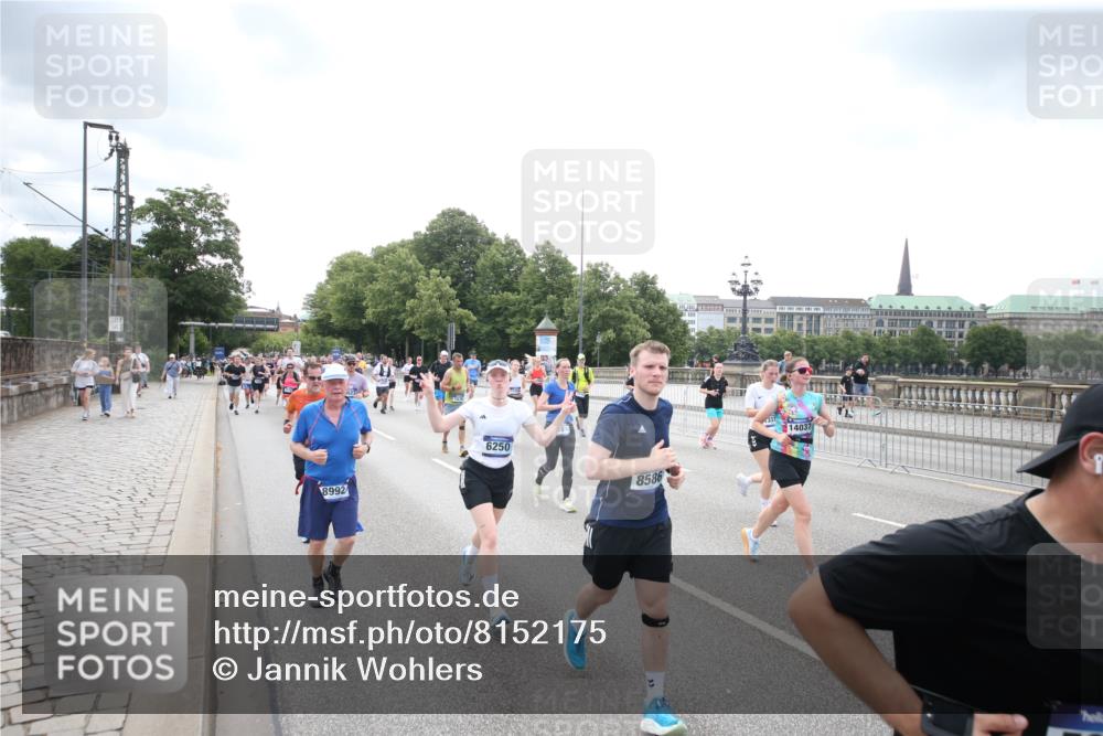 29.06.2025 - hella hamburg halbmarathon Jannik Wohlers http://msf.ph/oto/8152175 29.06.2025 10:41:01 Lombardsbrücke 1536, 1542, 2153, 2229, 2258, 3344, 3532, 3533, 3623, 4415, 4610, 5688, 5689, 5928, 5942, 6250, 6793, 6894, 7022, 7023, 7821, 8293, 8385, 8586, 8992, 10181, 10348, 10483, 11166, 11209, 11437, 11438, 12481, 13018, 13299, 13373, 13622, 13877, 14037, 14376, 14483, 14608, 14725, 15224, 16021, 16260, 16550, 16559, 16846, 17370, 17684, 18814, 18888, 18900 meine-sportfotos.de