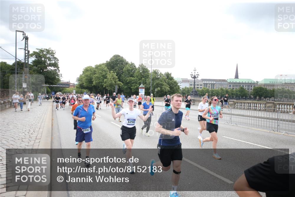 29.06.2025 - hella hamburg halbmarathon Jannik Wohlers http://msf.ph/oto/8152183 29.06.2025 10:41:01 Lombardsbrücke 1536, 1542, 2153, 2229, 2258, 3344, 3532, 3533, 3623, 4415, 4610, 5688, 5689, 5928, 5942, 6250, 6793, 6894, 7022, 7023, 7821, 8293, 8385, 8586, 8992, 10181, 10348, 10483, 11166, 11209, 11437, 11438, 12481, 13018, 13299, 13373, 13622, 13877, 14037, 14376, 14483, 14608, 14725, 15224, 16021, 16260, 16550, 16559, 16846, 17370, 17684, 18814, 18888, 18900 meine-sportfotos.de