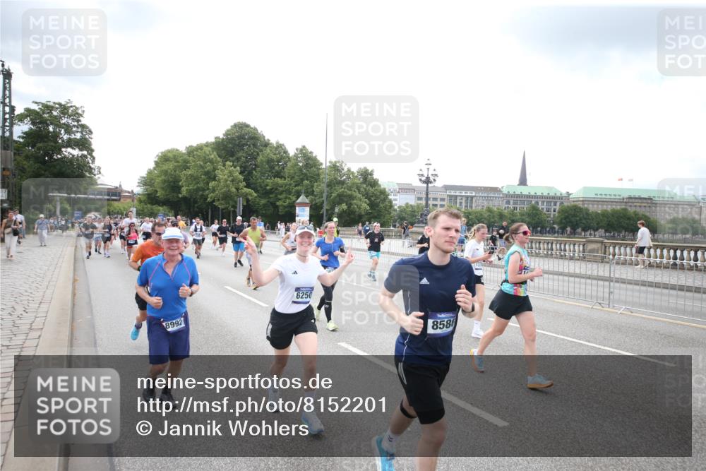 29.06.2025 - hella hamburg halbmarathon Jannik Wohlers http://msf.ph/oto/8152201 29.06.2025 10:41:02 Lombardsbrücke 1314, 1536, 1542, 2153, 2229, 2258, 3344, 3532, 3533, 3623, 4415, 4610, 5688, 5689, 5928, 5942, 6250, 6793, 6894, 7022, 7023, 7821, 8293, 8586, 8992, 10181, 10348, 10483, 11166, 11209, 11437, 11438, 11482, 12481, 13018, 13299, 13373, 13444, 13622, 13877, 14037, 14376, 14483, 14608, 14725, 15224, 16021, 16260, 16550, 16559, 16846, 17370, 17684, 18814, 18888, 18900 meine-sportfotos.de